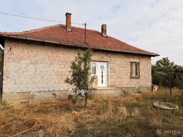 Eladó ház Tiszasüly 78 nm