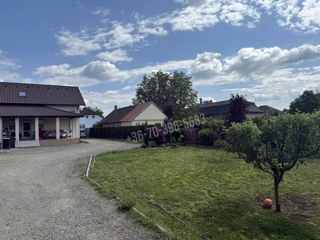 Eladó ház Kartal 260 nm