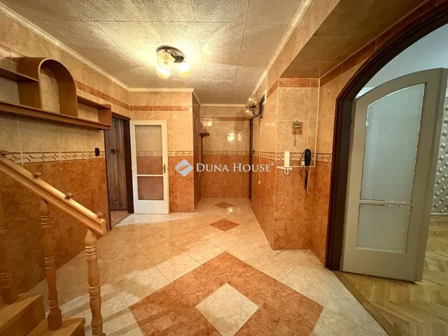 Eladó lakás Szeged, Zoltán utca 136 nm