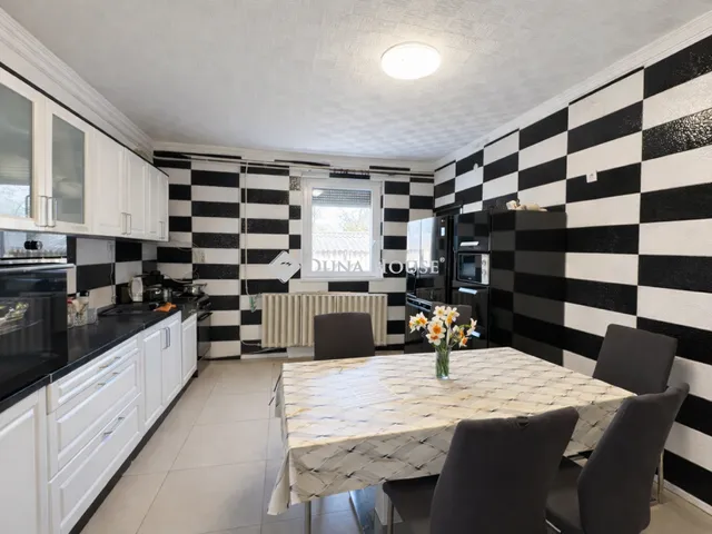 Eladó ház Baks 260 nm