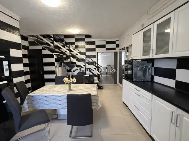 Eladó ház Baks, Váradi utca 260 nm