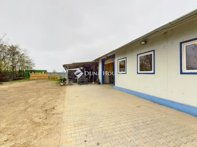 Eladó kereskedelmi és ipari ingatlan Nagykőrös 589 nm