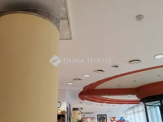 Eladó kereskedelmi és ipari ingatlan Kecskemét 450 nm