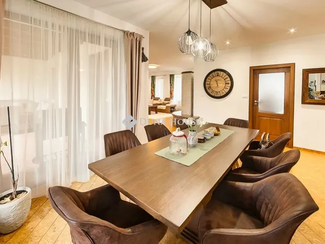 Eladó ház Kecskemét 220 nm