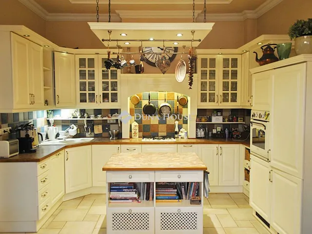 Eladó ház Kecskemét 260 nm