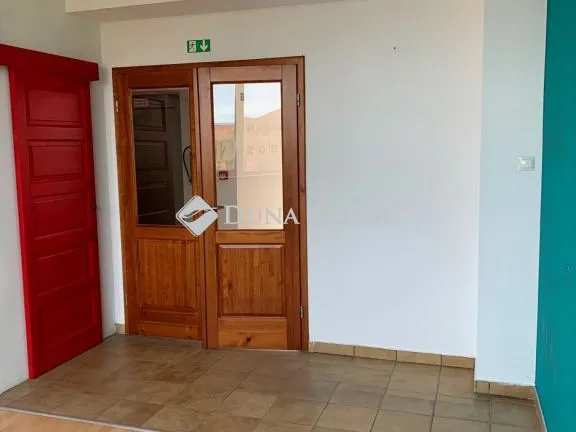 Kiadó kereskedelmi és ipari ingatlan Kecskemét 27 nm