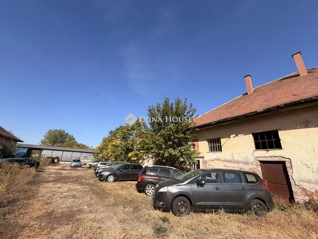 Eladó kereskedelmi és ipari ingatlan Nagykőrös 444 nm