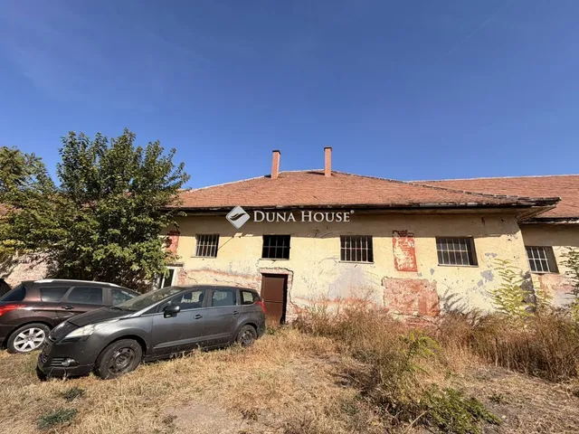 Eladó kereskedelmi és ipari ingatlan Nagykőrös 444 nm
