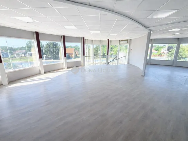 Kiadó kereskedelmi és ipari ingatlan Kecskemét 940 nm