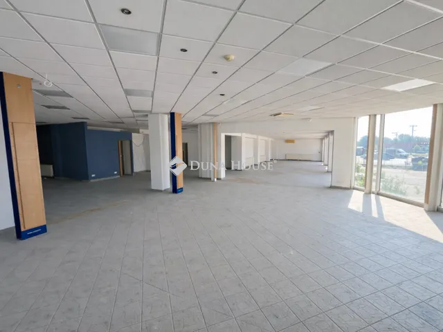 Kiadó kereskedelmi és ipari ingatlan Kecskemét 940 nm