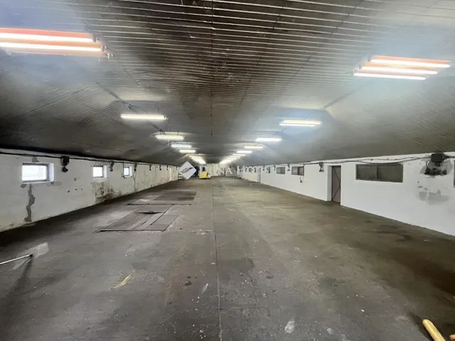 Kiadó kereskedelmi és ipari ingatlan Kecskemét 250 nm