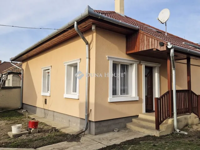Eladó ház Városföld 76 nm