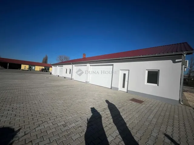 Kiadó garázs Kecskemét 25 nm