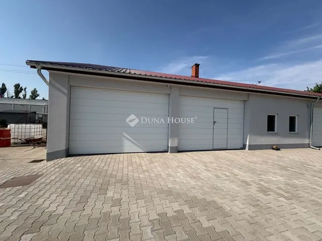 Kiadó kereskedelmi és ipari ingatlan Kecskemét 145 nm