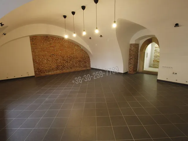 Eladó kereskedelmi és ipari ingatlan Sopron, Belváros 62 nm
