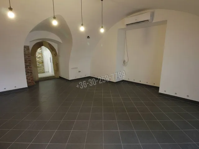 Eladó kereskedelmi és ipari ingatlan Sopron, Belváros 62 nm
