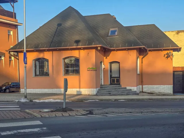 Eladó kereskedelmi és ipari ingatlan Sopron, Szentmihálydomb 195 nm