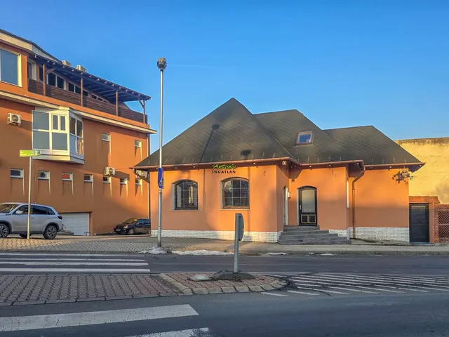 Eladó kereskedelmi és ipari ingatlan Sopron, Szentmihálydomb 195 nm