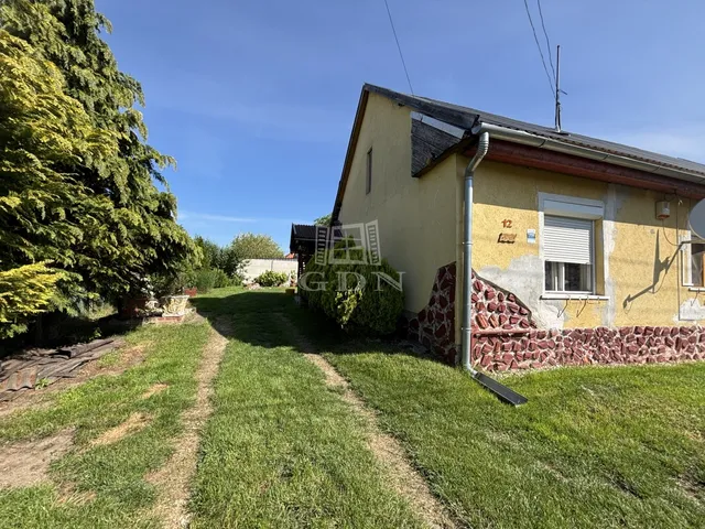 Eladó ház Bőny 85 nm