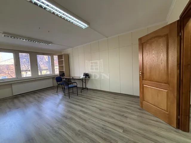 Kiadó kereskedelmi és ipari ingatlan Győr, Belváros 28 nm