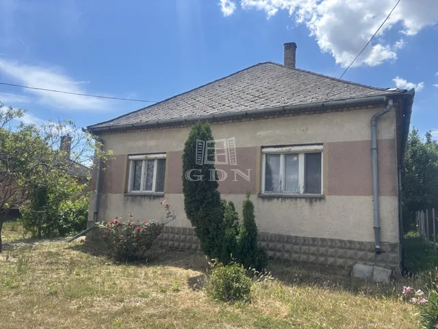 Eladó ház Bőny 68 nm
