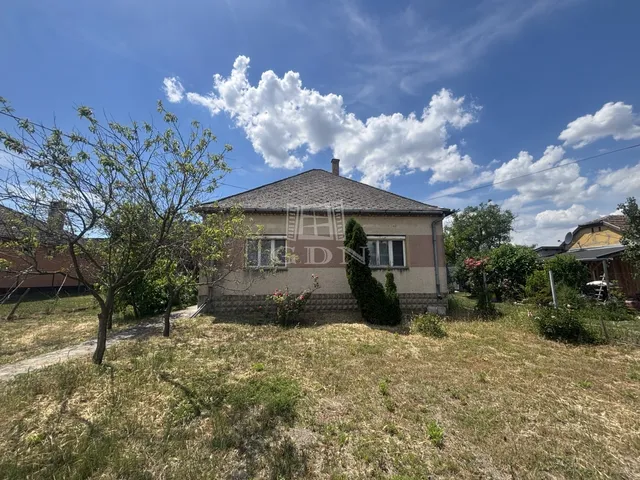 Eladó ház Bőny 68 nm