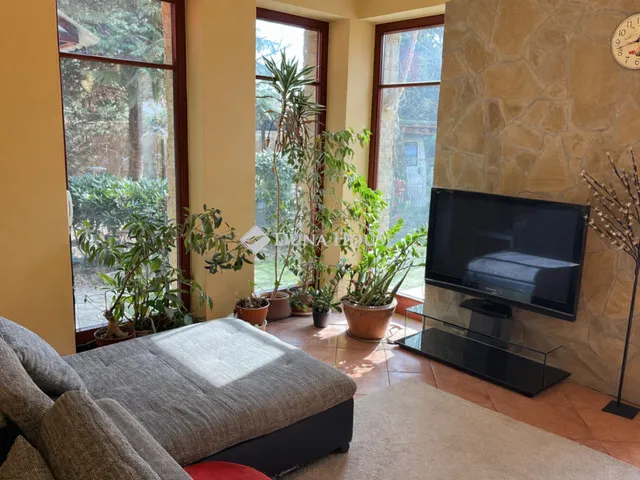 Eladó ház Budapest III. kerület 240 nm