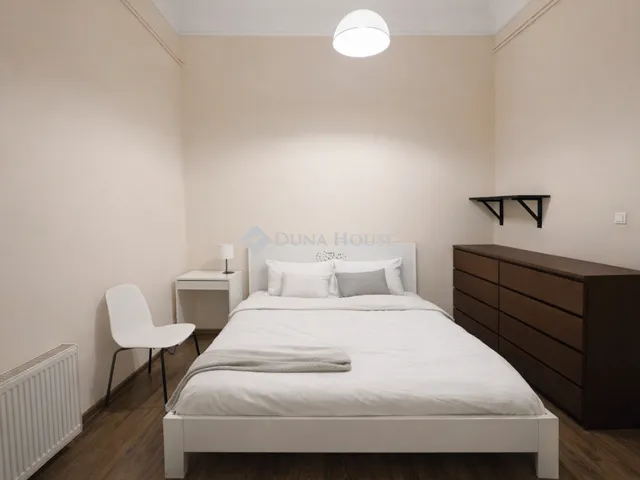 Eladó lakás Budapest VI. kerület, Csengery utca 135 nm