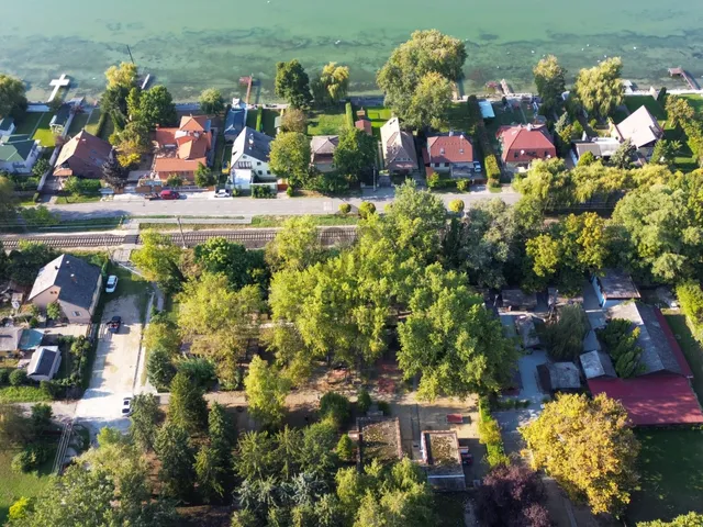 Eladó üdülő és hétvégi ház Balatonszárszó 1 nm