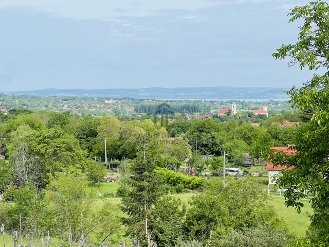 Eladó telek Kőröshegy 3551 nm