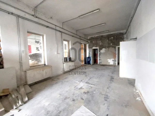 Kiadó kereskedelmi és ipari ingatlan Budapest XXI. kerület, Gyártelep 350 nm