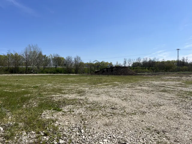 Eladó telek Balatonőszöd 5461 nm