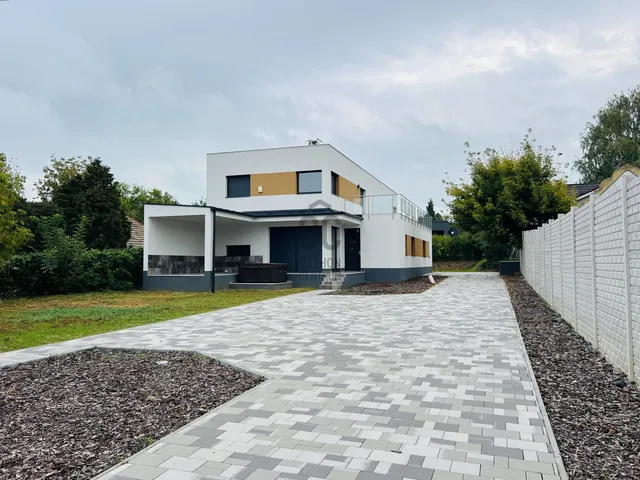 Eladó lakás Balatonszárszó 135 nm
