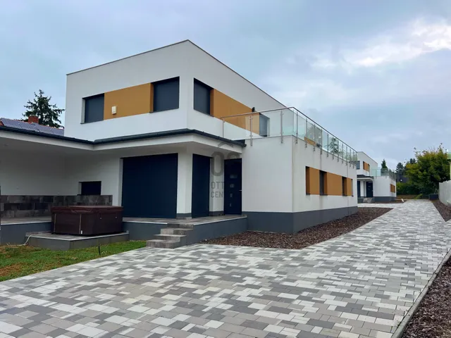 Eladó lakás Balatonszárszó 135 nm