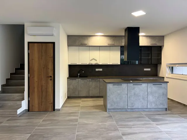 Eladó lakás Balatonszárszó 135 nm