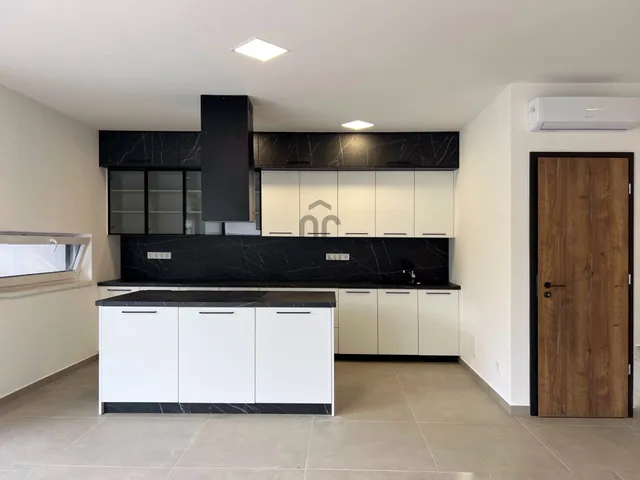 Eladó lakás Balatonszárszó 135 nm