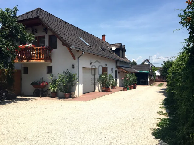 Eladó ház Balatonlelle 180 nm