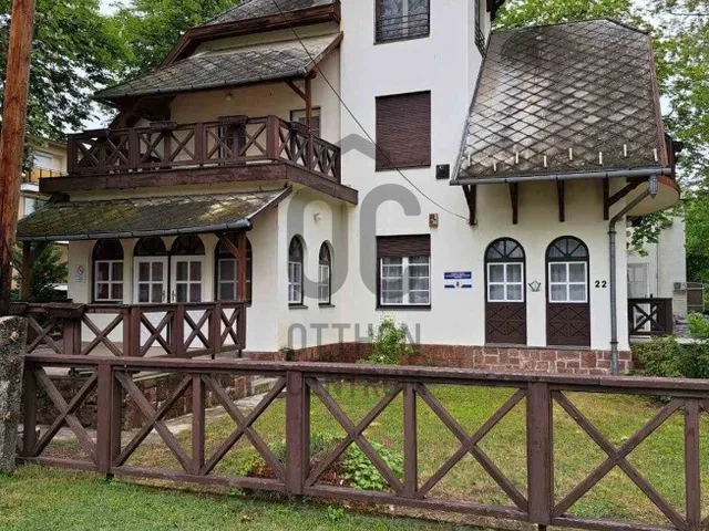 Eladó ház Balatonlelle 280 nm