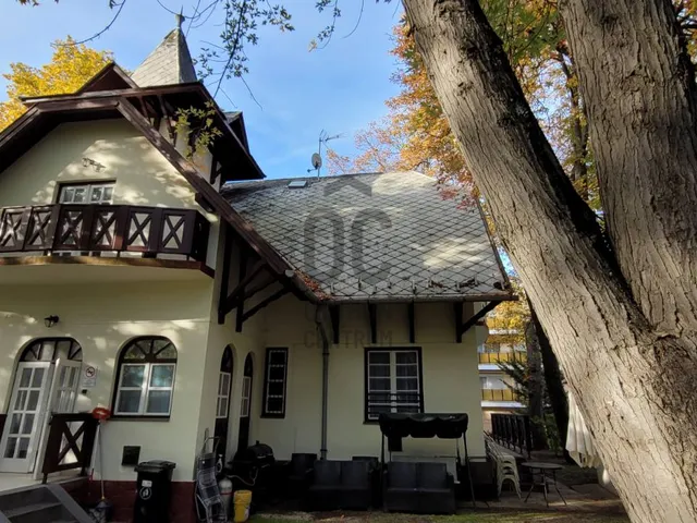 Eladó ház Balatonlelle 280 nm