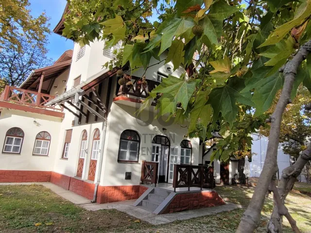 Eladó ház Balatonlelle 280 nm