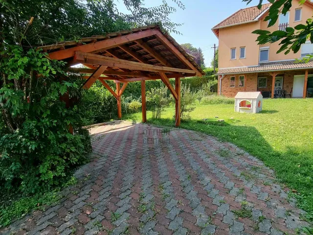 Eladó nyaraló Balatonvilágos 150 nm