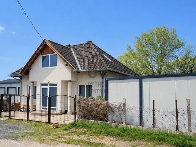 Eladó kereskedelmi és ipari ingatlan Balatonboglár 370 nm