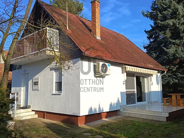 Eladó nyaraló Balatonszemes 70 nm