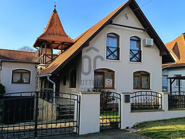 Eladó nyaraló Balatonboglár 205 nm