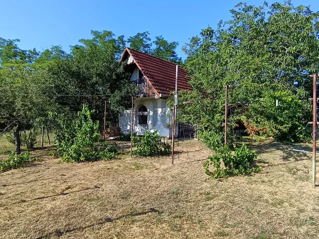 Eladó nyaraló Balatonlelle 44 nm