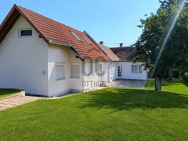Eladó nyaraló Balatonlelle 180 nm
