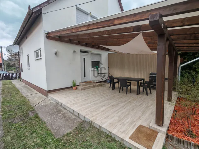 Eladó nyaraló Balatonlelle 81 nm