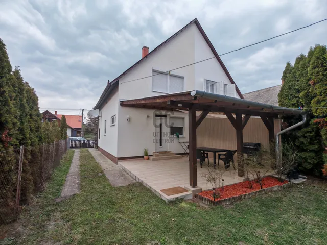 Eladó nyaraló Balatonlelle 81 nm