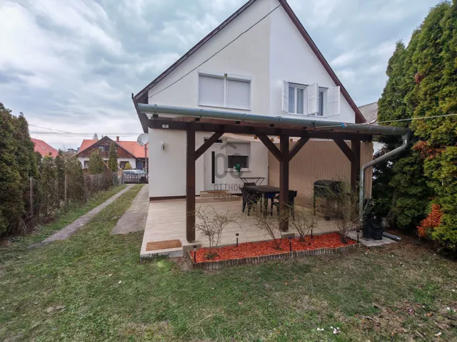 Eladó nyaraló Balatonlelle 81 nm