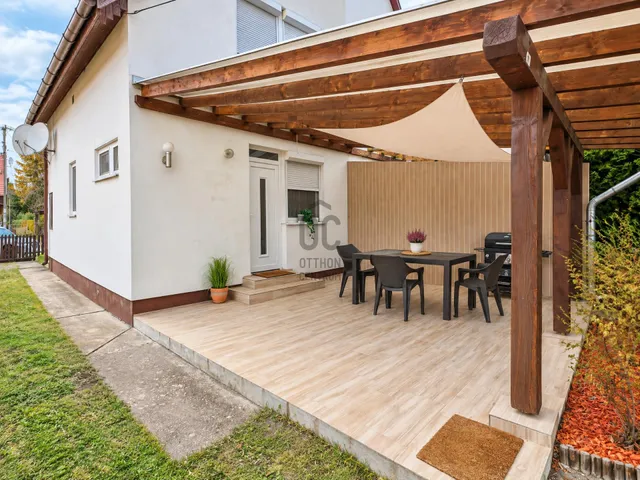 Eladó nyaraló Balatonlelle 81 nm